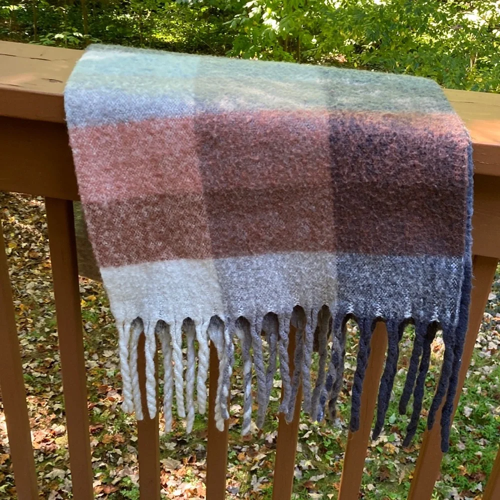 Tahari grey and pink scarf